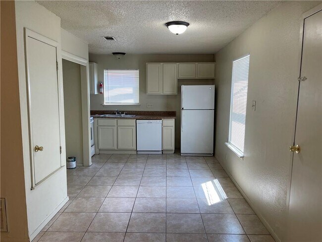 Building Photo - 8305 Garcreek Cir