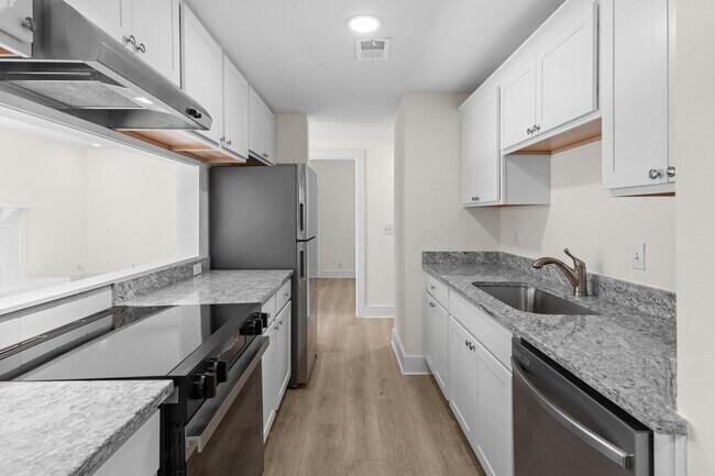 Foto del edificio - AVAILABLE NOW. 3 BED 1 BATH. IDEAL LOCATION IN BELLEVUE. CLOSE TO EVERYTHING WEST NASHVILLE. NEWL...