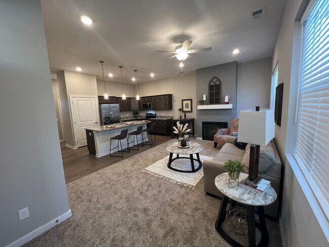 Foto del edificio - 1717 Hillcrest Dr