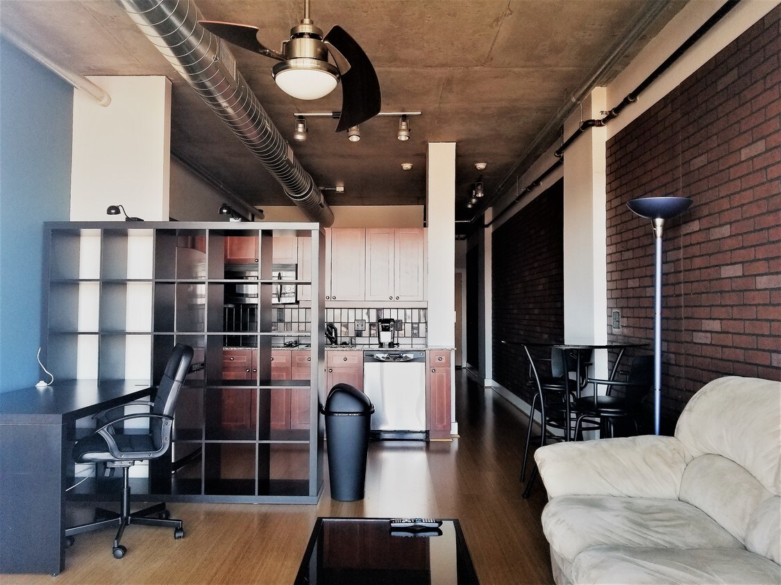 Primary Photo - 505 E 6th St