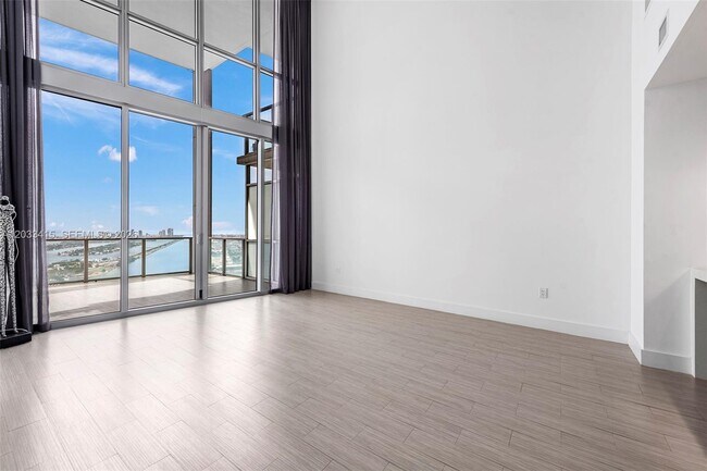 Foto del edificio - 1100 Biscayne Blvd