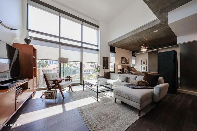 Foto del edificio - 100 W Portland St