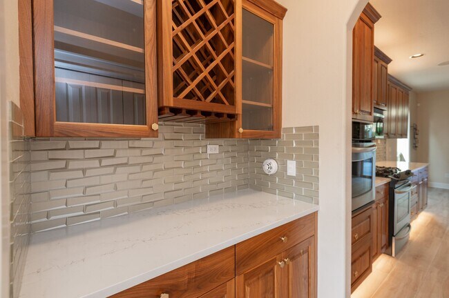 Foto del edificio - Sun Meadow Home 4 Bed + Bonus + Office + H...