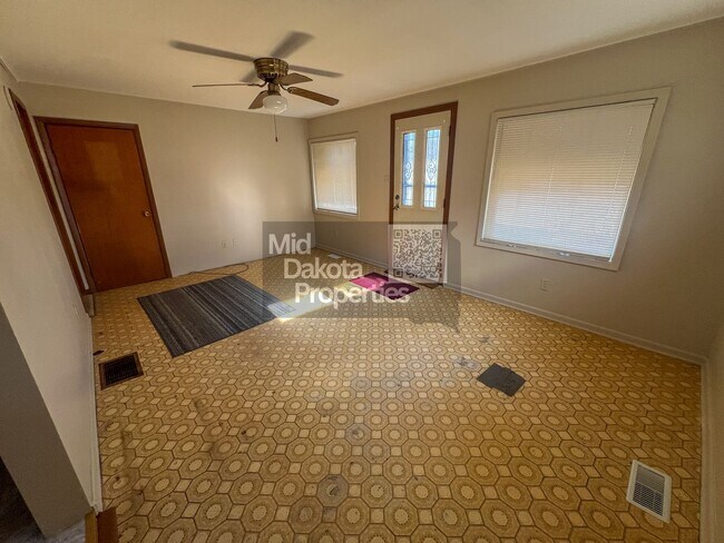 Foto del edificio - 813 N Sanborn-1 bedroom house with large two car garage