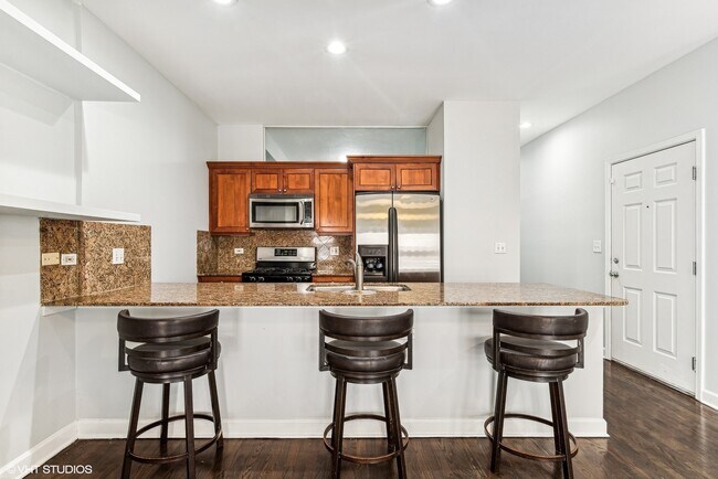 Foto del edificio - 1919 S State St