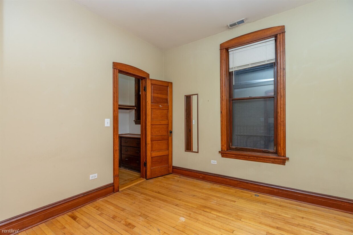 Building Photo - 3 br, 1 bath Condo - 2722 N Monticello Ave