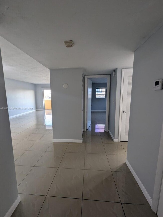 Foto del edificio - 7410 SW 82nd St
