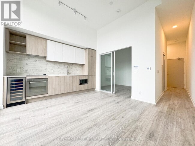 Building Photo - 2020 Bathurst St