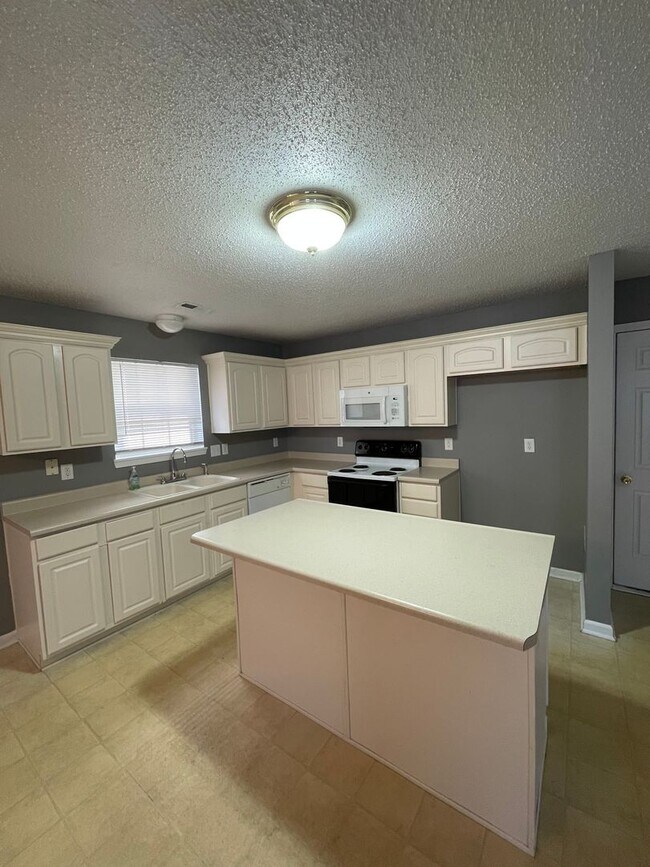 Foto del edificio - Avon - 3 bedroom home
