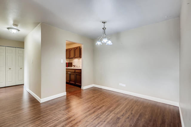 Building Photo - 585 Hill Dr
