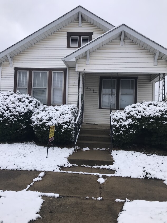 Nice two bedroom with stove refrigerator dishwasher and microwave , full basement - 394 Schreiner Ave