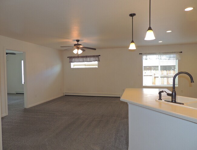 Building Photo - 411 Chert Dr