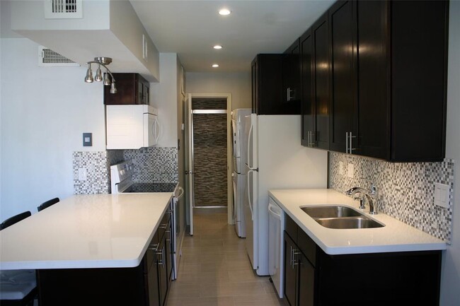 Foto del edificio - 2750 Holly Hall St