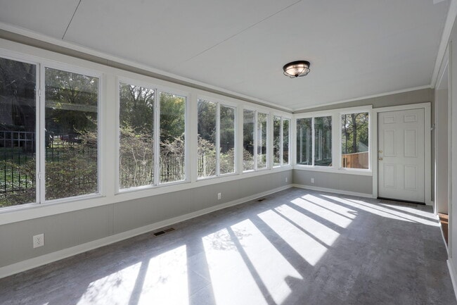 Building Photo - 150B Spring Valley Road
