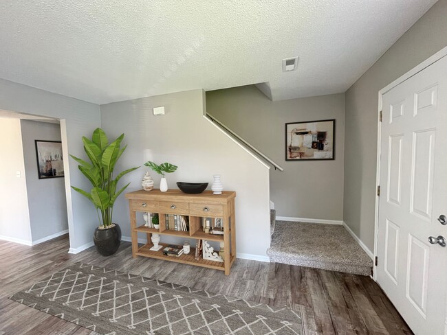 Building Photo - Rand 938 FABULOUS TOWNHOUSE! DON'T MISS TH...