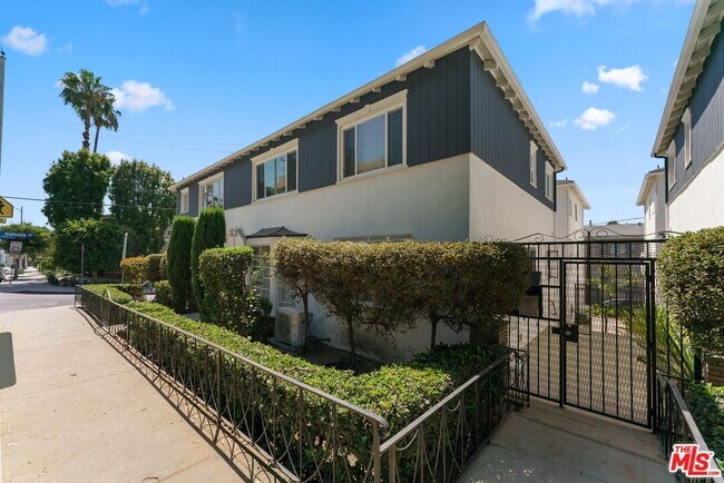 Foto del edificio - 8736 Holloway Dr