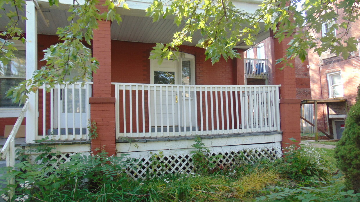 Front entrance - 111 W 34th St