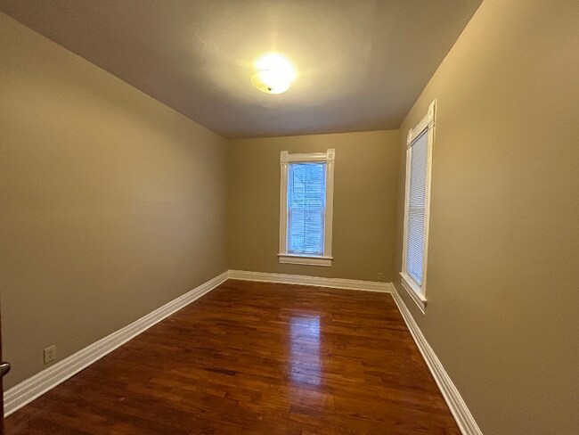 Foto del edificio - 1108 E Main St