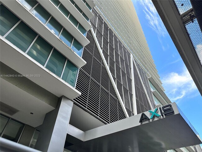 Building Photo - 1111 SW 1st Ave