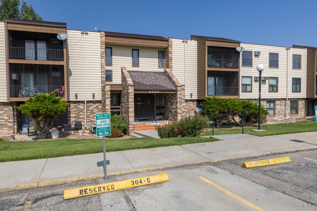 Building Photo - 4400 S Poplar St