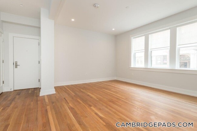 Building Photo - 16 Forest St