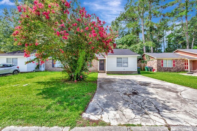 Building Photo - Now Available! Pet-Friendly 2BR Duplex in ...