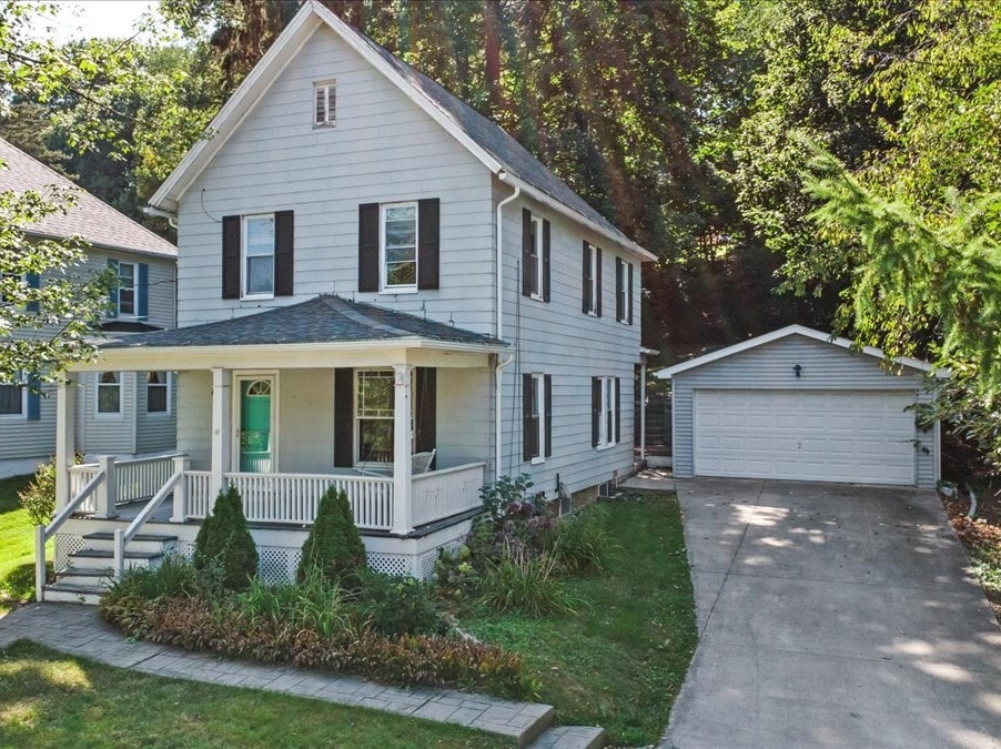 Primary Photo - 420 Center St