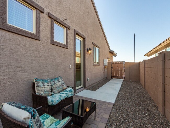 Foto del edificio - 1 Bedroom Single Family Mother-In-Law Suit...