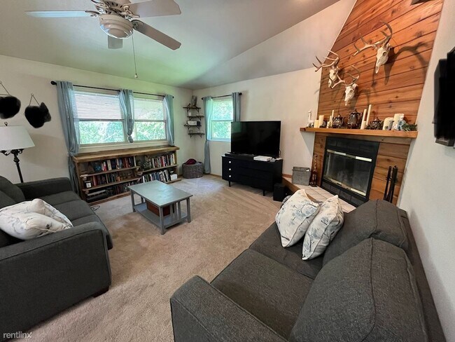 Foto del edificio - 1 br, 1 bath Duplex - 1652 Washington Street