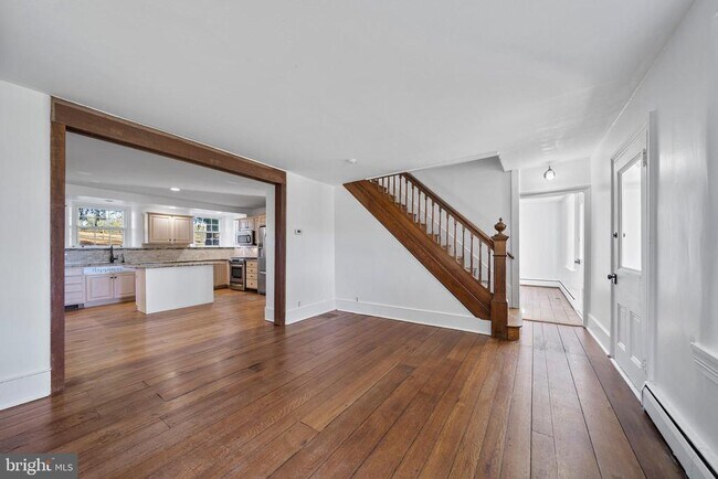 Foto del edificio - 1025 N Chatham Rd