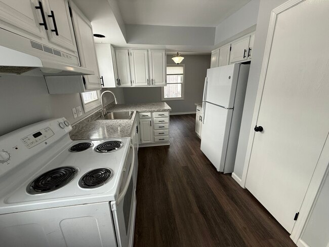 Foto del edificio - 6755 Woodlake Dr