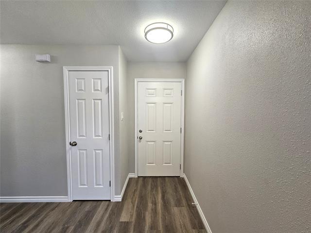 Foto del edificio - 2208 Teakwood Ct