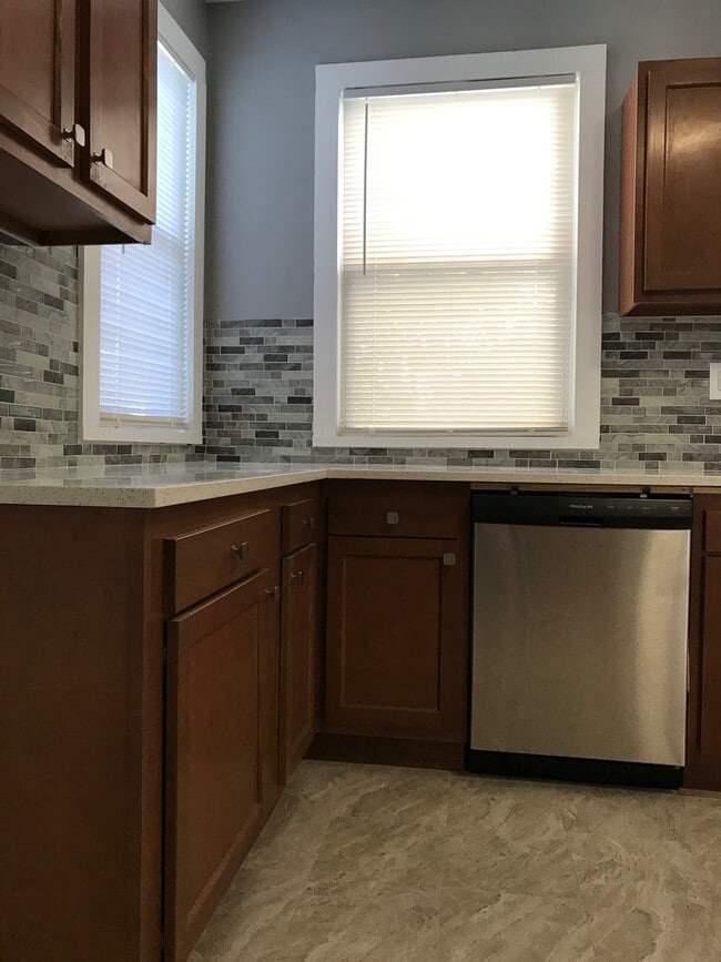 Foto del edificio - 353 Poplar St