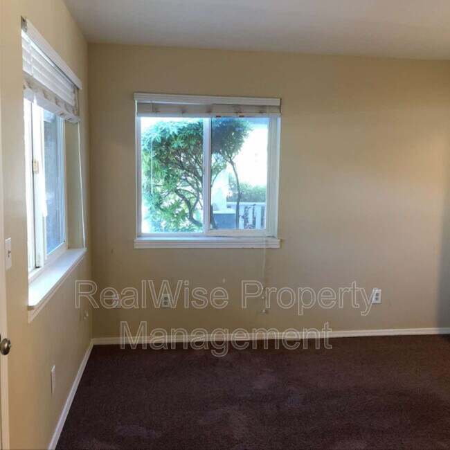 2530 Siskiyou Blvd, Ashland, OR 97520 Condo for Rent in Ashland, OR