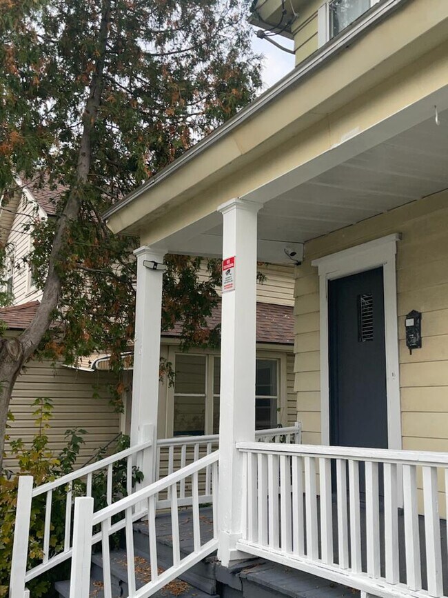 Private entrance - 204 State Fair Blvd