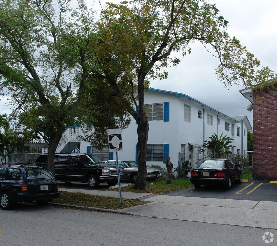 Building Photo - 1810 Monroe St