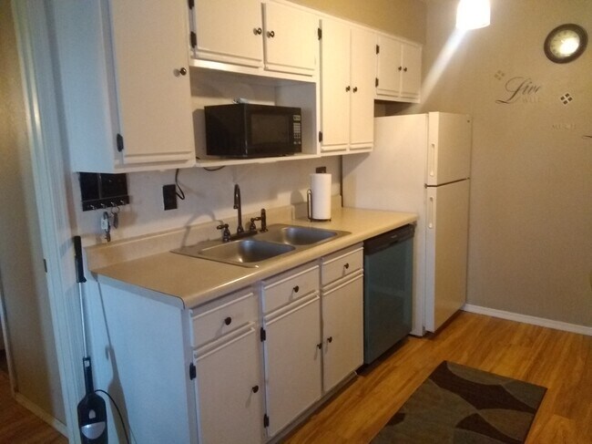 Foto del edificio - 1440 N Idaho Rd