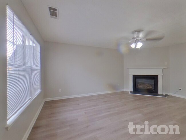 Foto del edificio - 176 Spring Walk Wy