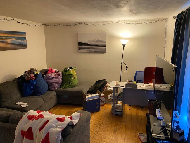 Building Photo - 329 Kedzie St