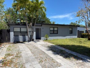 Building Photo - 1325 NW 11th Ct