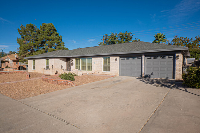 Building Photo - 8805 El Dorado Dr