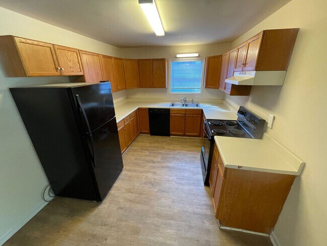 Building Photo - PRE-LEASING FOR AUGUST!