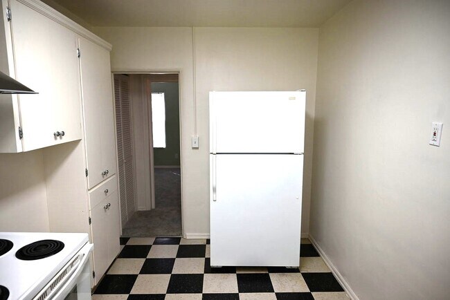 Building Photo - 4509 SE 67th Ave