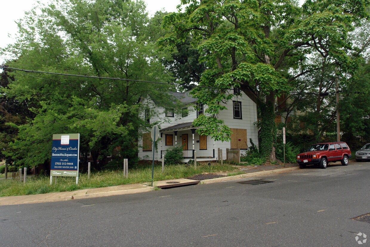 Vacant edificio en N Rolfe - 1410 N Rhodes St