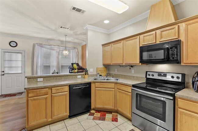 Building Photo - 925 Spring Valley Plaza