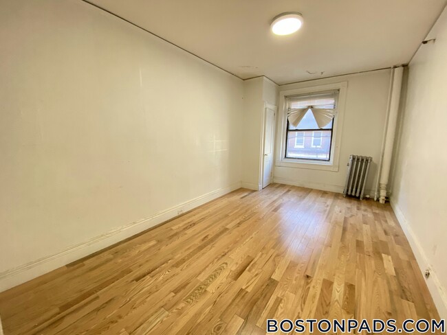 Foto del edificio - 91 Westland Ave