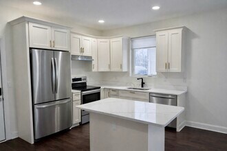 Building Photo - 3455 La Salle Dr