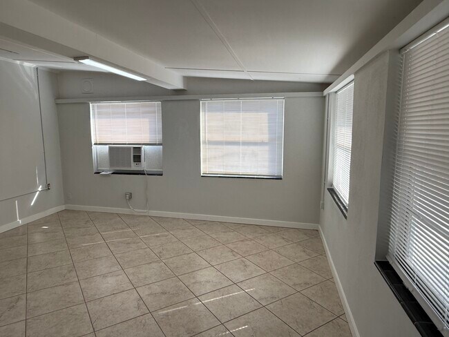 Foto del edificio - 1539 Magnolia Dr