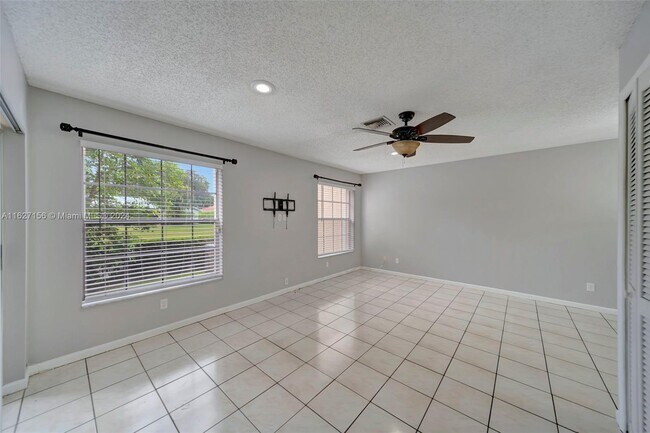 Building Photo - 10858 Cypress Glen Dr