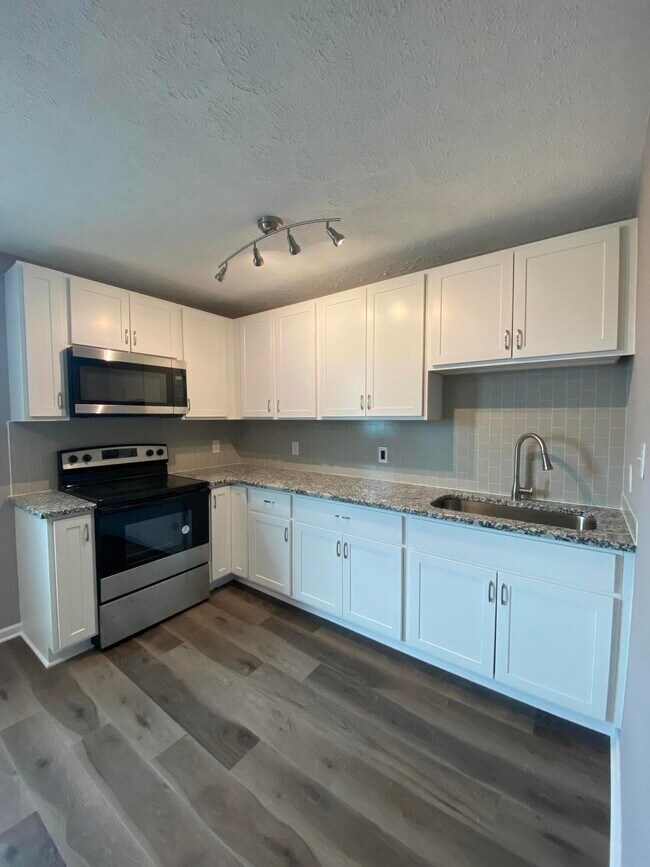 Building Photo - 220 Geri Ln